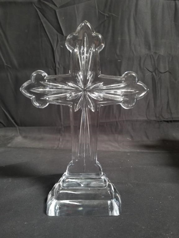 Crystal standing cross