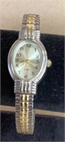 Ladies quartz wristwatch