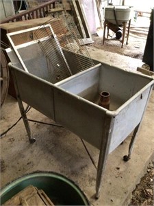 Metal wash basin tubs on wheels