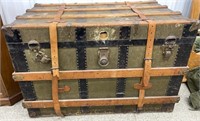 Antique Steamer Trunk w/Tray (36"W x 22.75"D x