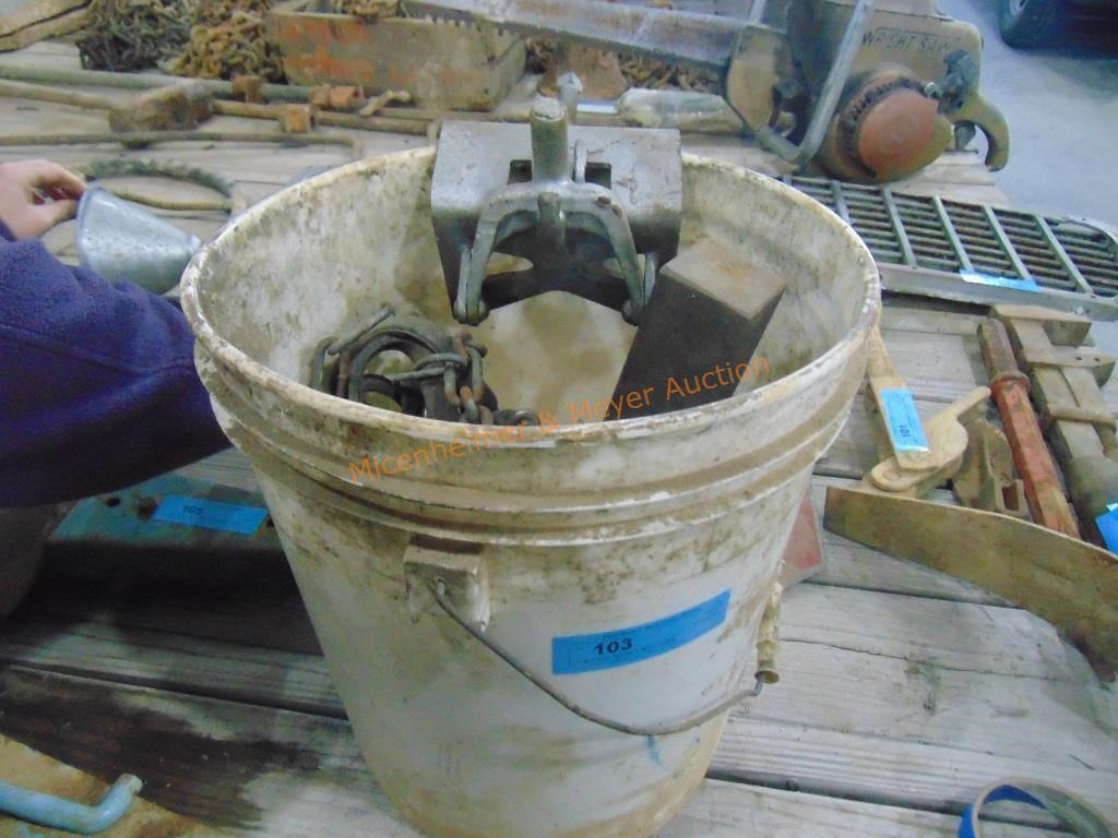 BUCKET WITH CHAIN