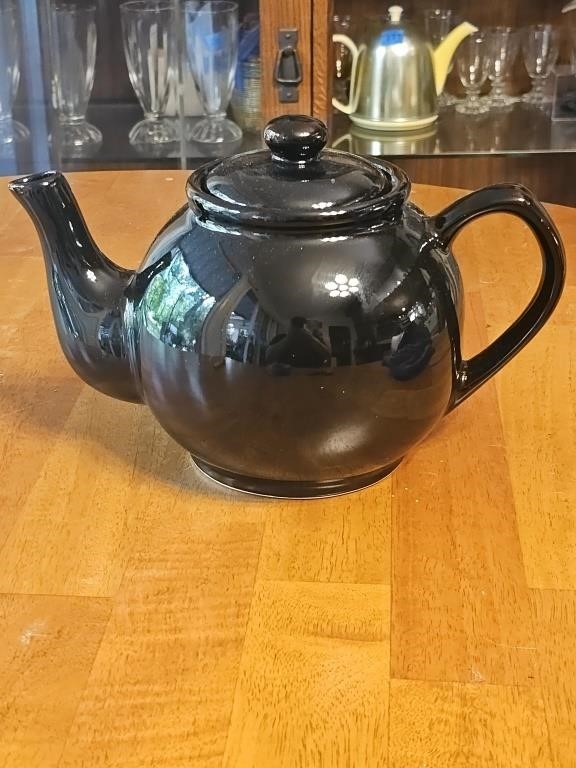 Crown Stoneware Glossy Black 6-Cup Teapot CR31