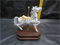 Musical Carousel Horse 7&1/4" (works -then quits)