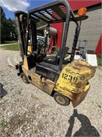 Hyster S40XL 5,000 lb fork lift with rotator