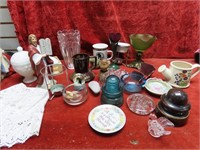 Assorted household décor lot.