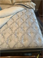 CLEAN QUEEN SIZE MATTRESS AND BOX SPRING