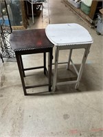 PAIR OF NESTING TABLES