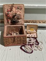 SMALL VTG. JEWELRY BOX W/ JEWELRY