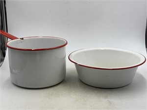 Vintage red and white enamelware 6 cups sauce,