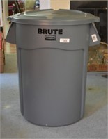 Rubbermaid 44 GAL. BRUTE Trash Can w/ Lid