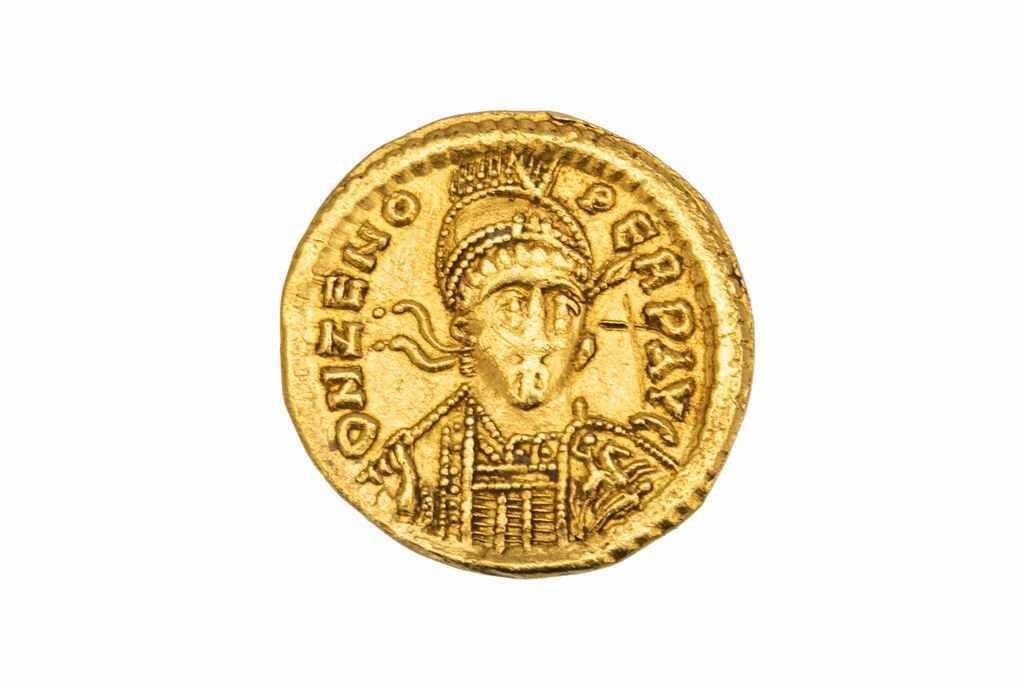 BYZANTINE GOLD SOLIDUS COIN OF EMPEROR LEO, 4.4g