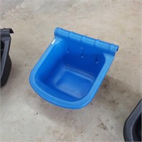 Small gate feeder, new, blue