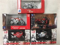Lot of 5- 1:32 collectable motorcycle models  (5)