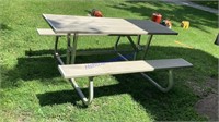 Aluma folding picnic table