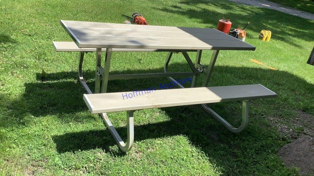 Aluma folding picnic table