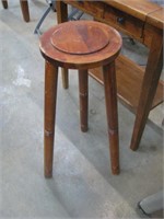 27 Inch Tall round table