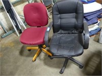 2 rolling desk chairs