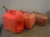 Plastic Gas Containers: 5 and 3 Gallons