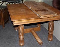 vintage solid oak kitchen table with 2 leaves