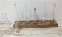 GLASS BEAKERS & PIPETTE & STAND