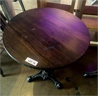 ROUND WOOD TABLE W/DECORATIVE BASE, 23.5"X30.5"