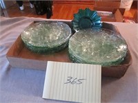 Lot o 12 green glass plates