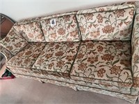 Highland House Couch(LR)