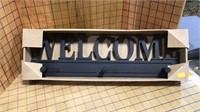 Welcome wall hanger with peg hooks