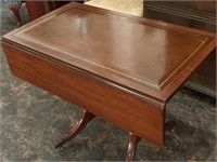 Excellent Sheraton Style Drop Leaf Table with