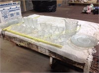 29 pc crystal patterned 4 place set complete