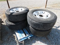 Set of 4 LT275/70R18 Tires w/Rims, Hubcaps