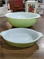 Lime green  Pyrex mixing bowl 2 qt
