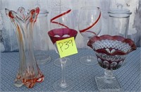 11 - MIXED LOT OF COLLECTIBLE GLASSWARE (P39)