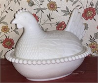 Vintage Westmoreland hen dish