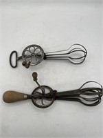 Vintage, a lot of handmixers kitchen utensils