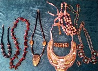 V - MIXED LOT OF COSTUME JEWELRY (L122)