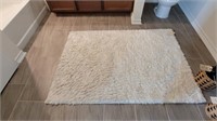 AREA RUG