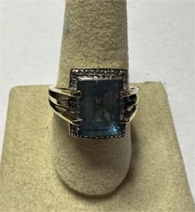 Stamped/Tested 10K Gold Blue Topaz Cocktail Ring