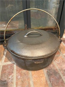 Vintage Pot w/Lid & Handle