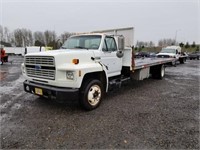 1994 Ford F700 S/A Flatbed Truck