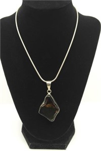 STERLING SILVER NECKLACE W/ AMBER INSERT