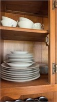 31 piece set of dishes