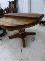 Vintage round table w/ 3 leaves & 6 chairs