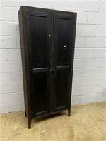 Wooden Vtg. 2-door Cabinet