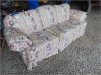 NORITAGE FLORAL COUCH