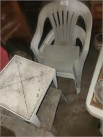 4 Plastic Lawn Chairs & 2 Tables