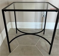V - ACCENT TABLE W/ GLASS TOP (L53)