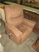 ELECTRIC LIFT CHAIR/RECLINER (PRIDE)BRAND NEW