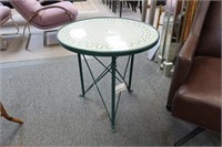 L'Excellence design inc round side table