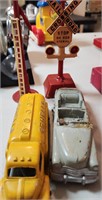 4 PC VTG Toy Lot 2 Tootsie Cars &  RR Accessories